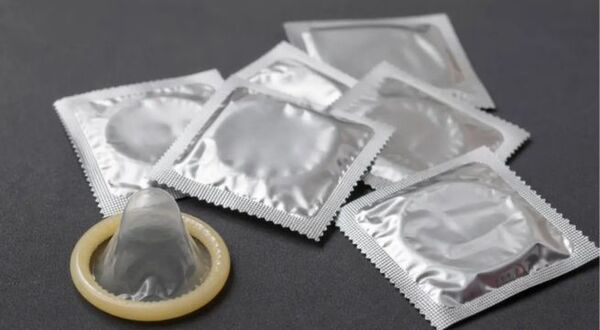 Suben precios de condones por la guerra en Irán e interrupciones en Ormuz