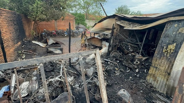 Taller de moto arde en llamas y causa millonarias pérdidas