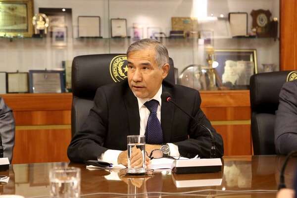 Ministro de la Corte pedirá informe sobre funcionarios comisionados con altos salarios  - Nacionales - ABC Color