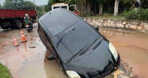 Diario HOY | Profundo cráter se “tragó” un automóvil en Mariano Roque Alonso