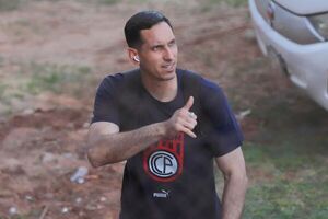 Popular / "Gatito vino y respondió en un arco que estaba pesando mucho"