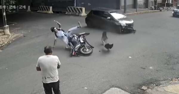 Diario HOY | Vehículo no respetó calle preferencial y chocó a un motociclista en el centro