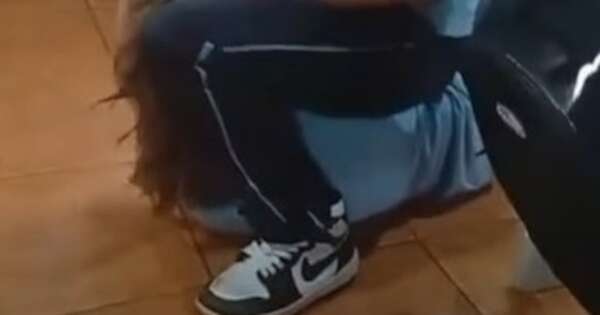 La Nación / Sancionan a alumna que golpeó brutalmente a su compañera en colegio de Hernandarias