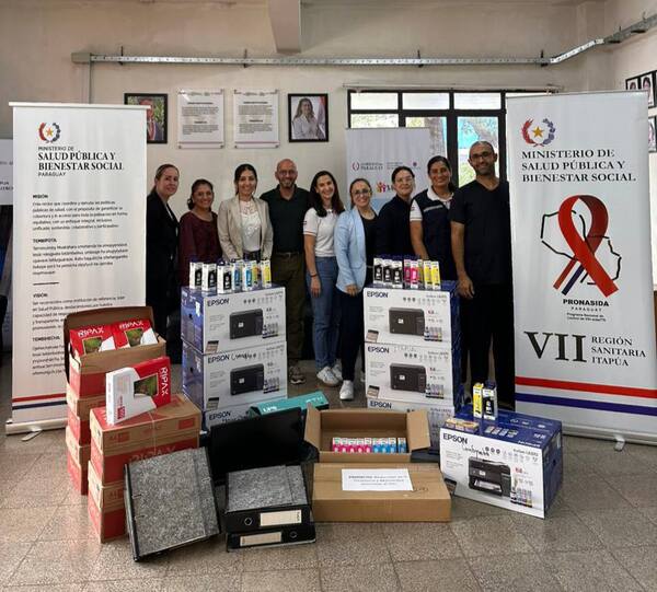 Itapúa fortalece servicios de salud con entrega de equipamiento administrativo