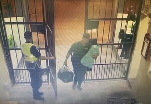 Comisario intentó meter 100 petacas de caña y un whisky a la cárcel de Tacumbú y fue detenido