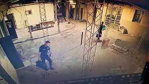 AUDIO. Un comisario fue detenido por querer contrabandear petacas de caña a Tacumbú - Periodísticamente - ABC Color