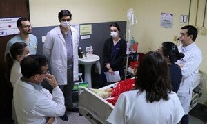 Ministra pide a médicos extranjeros gestionar la nacionalización para ser readmitidos