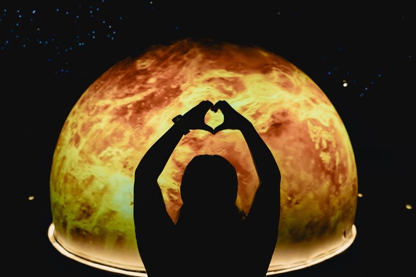 El MuCi propone ciencia al aire libre y este sábado suma una observación especial de la Luna