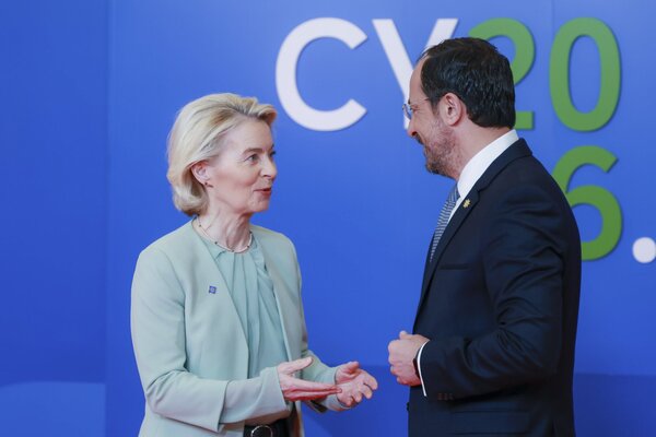 Von der Leyen recuerda a los 27 que hay un tercio de fondos sin gastar y les anima a invertir en redes de energía