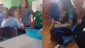 Terrible pelea en la escuela: alumna golpea a su compañera en medio del aula
