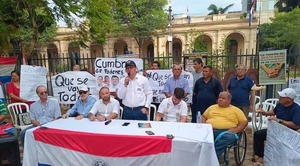 Adultos mayores denuncian traslado con promesas incumplidas y posterior abandono