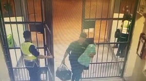 Policía es descubierto ingresando bebidas alcohólicas a Tacumbú - ADN Digital