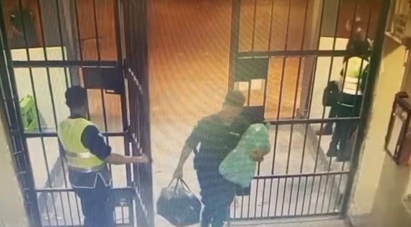 Policía es descubierto ingresando bebidas alcohólicas a Tacumbú - ADN Digital