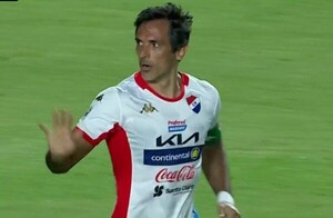 Popular / ¡Inagotable! Roque Santa Cruz, a sus 44 años, hizo otro gol
