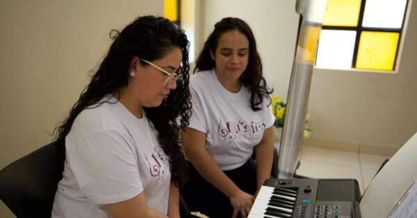 La Nación / Primera dama: promueven bienestar y reintegración con música en el Comple