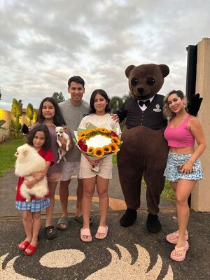 Popular / ¡Hija de pelotero recibió tremenda sorpresa por su cumple!