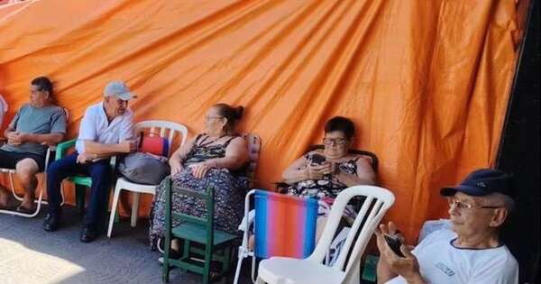 La Nación / Dirigente abandonó a adultos mayores