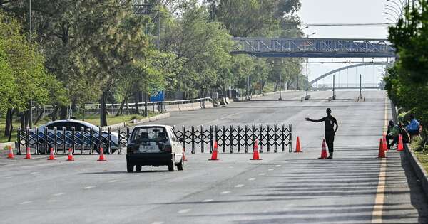 La Nación / Sin garantía de negociación, Pakistán recibe a enviados de EE. UU. e Irán