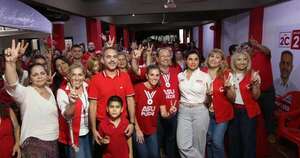 La Nación / Camilo Pérez fortalece apoyo femenino en campaña barrial en Asunción