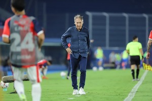 Popular / "Los partidos deben definirse en la cancha"