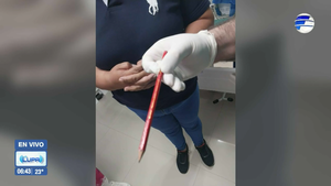 Broma en el aula con un lápiz deja a niño con perforación intestinal