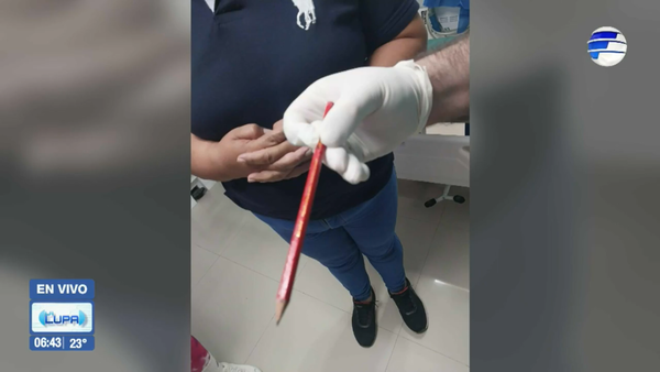 Broma en el aula con un lápiz deja a niño con perforación intestinal