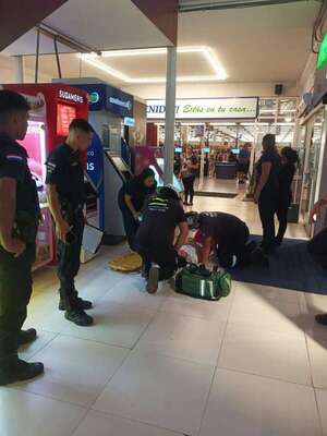 Villa Elisa: niña de ocho años cae de una escalera mecánica - Nacionales - ABC Color