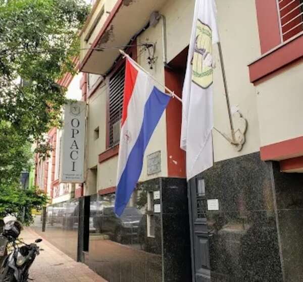 Opaci en complicidad de Agencia de tránsito, defiende su “fato” con registros de conducir - Política - ABC Color