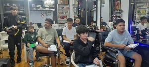 Jóvenes se forman en barbería con enfoque social y salida laboral en Encarnación