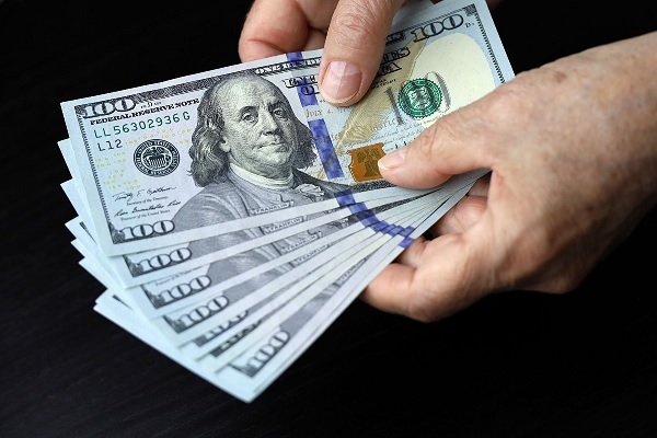 Caída del dólar y su efecto en el mercado local