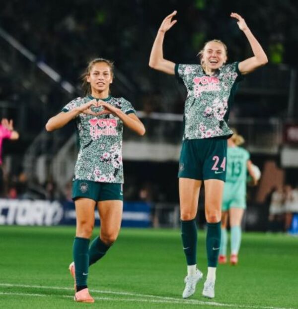 Popular / Claudia anotó su primer gol en los Estados Unidos