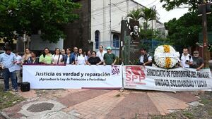 En el marco de su día, periodistas rechazan versión de ley cartista y exigen fin de impunidad