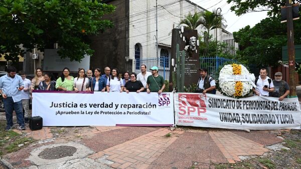 En el marco de su día, periodistas rechazan versión de ley cartista y exigen fin de impunidad