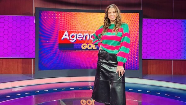 Popular / (VIDEO) ¡Conductora de TV quedó encerrada en un vestuario!