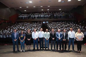 Más de 1.000 becarios se congregan en el Centro Cultural Mangoré en apuesta firme por la educación | DIARIO PRIMERA PLANA