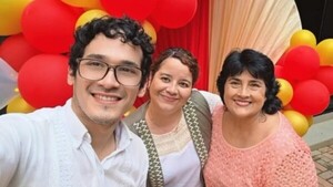 Mamá de Lizarrella festejó cumpleaños en INAC con serenata incluida