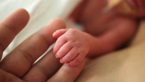 Madre busca colaboración para acceder a suplemento alimentario necesario para su bebé prematura