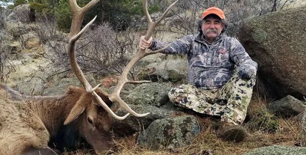 Millonario cazador estadounidense muere pisoteado por una manada de elefantes