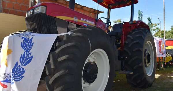 La Nación / MAG impulsa la capitalización productiva con más de 200 tractores