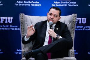 Intendente expone avances en ordenamiento municipal en cumbre internacional - ADN Digital