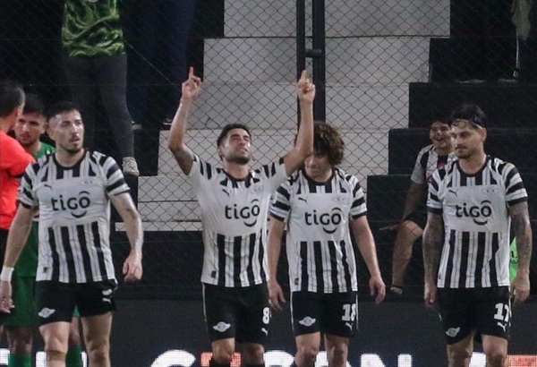Libertad gana un partido de locos ante Olimpia y mantiene el Apertura en vilo