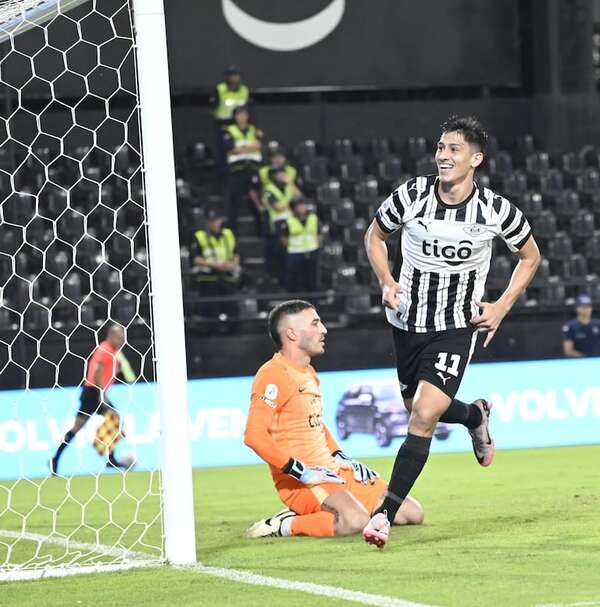 Libertad renace bajo el mando de Samudio y frena a Olimpia en el clásico “blanco y negro” - Fútbol - ABC Color