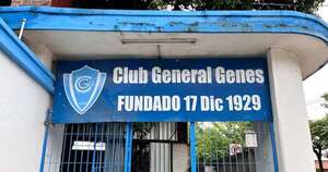 La Nación / El día en que un pelotazo derribó una avioneta en pleno partido de fútbol