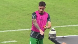 Popular / (VIDEO) ¡Peloteros de Olimpia atacados por mosquitos!