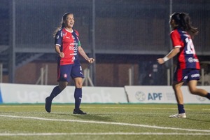 Cerro Porteño goleó a Nacional/Humaitá y sigue al acecho de la cima