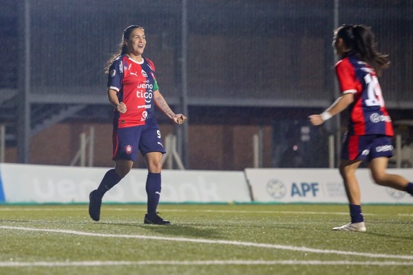 Cerro Porteño goleó a Nacional/Humaitá y sigue al acecho de la cima