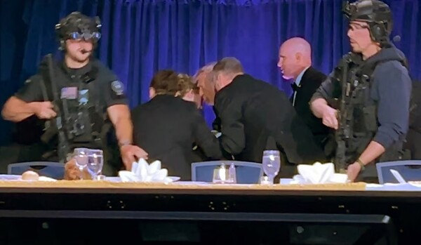 «Cena de los corresponsales» con Trump terminó con disparos: el presidente estadounidense fue evacuado