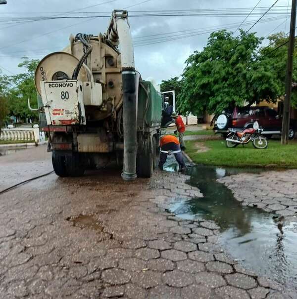Concepción: tras quejas de vecinos Essap realiza trabajos en desagües cloacales  - Nacionales - ABC Color