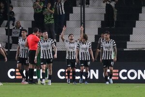 Libertad se quedó con el clásico blanco y negro ante Olimpia - trece