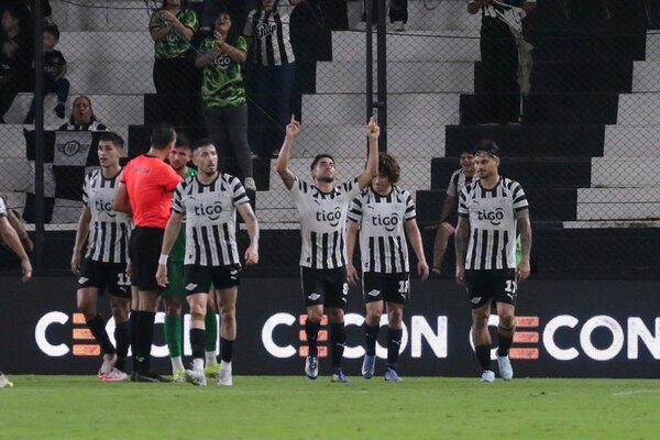 Libertad se quedó con el clásico blanco y negro ante Olimpia - trece